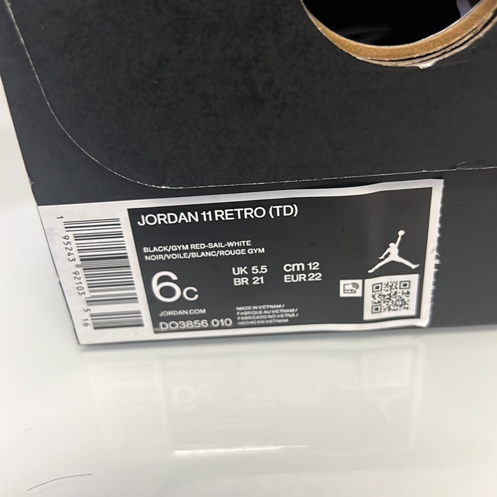 JORDAN 11 RETRO - 6C TODDLER BLACK / GYM RED / SAIL WHITE - Picture 2 of 11